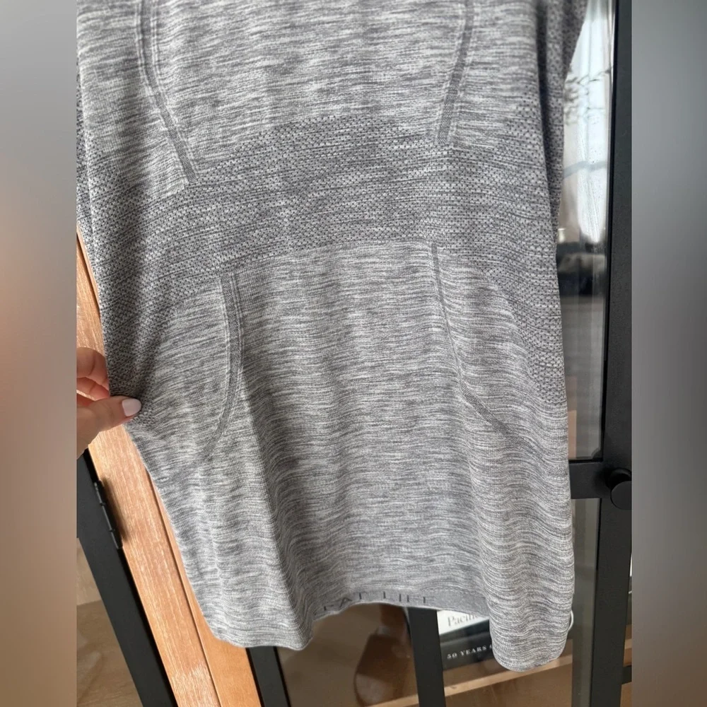 Lululemon Swiftly Tech Short Sleeve Crew tee Slate White workout running train